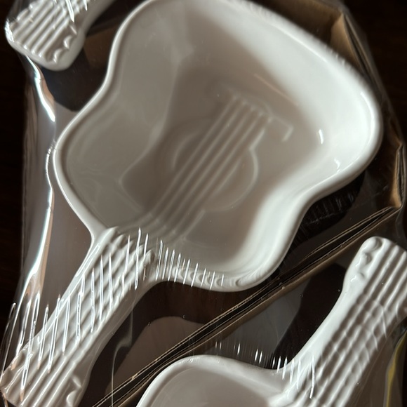 NWB Dolly Parton 4 piece guitar condiment set - Picture 5 of 5